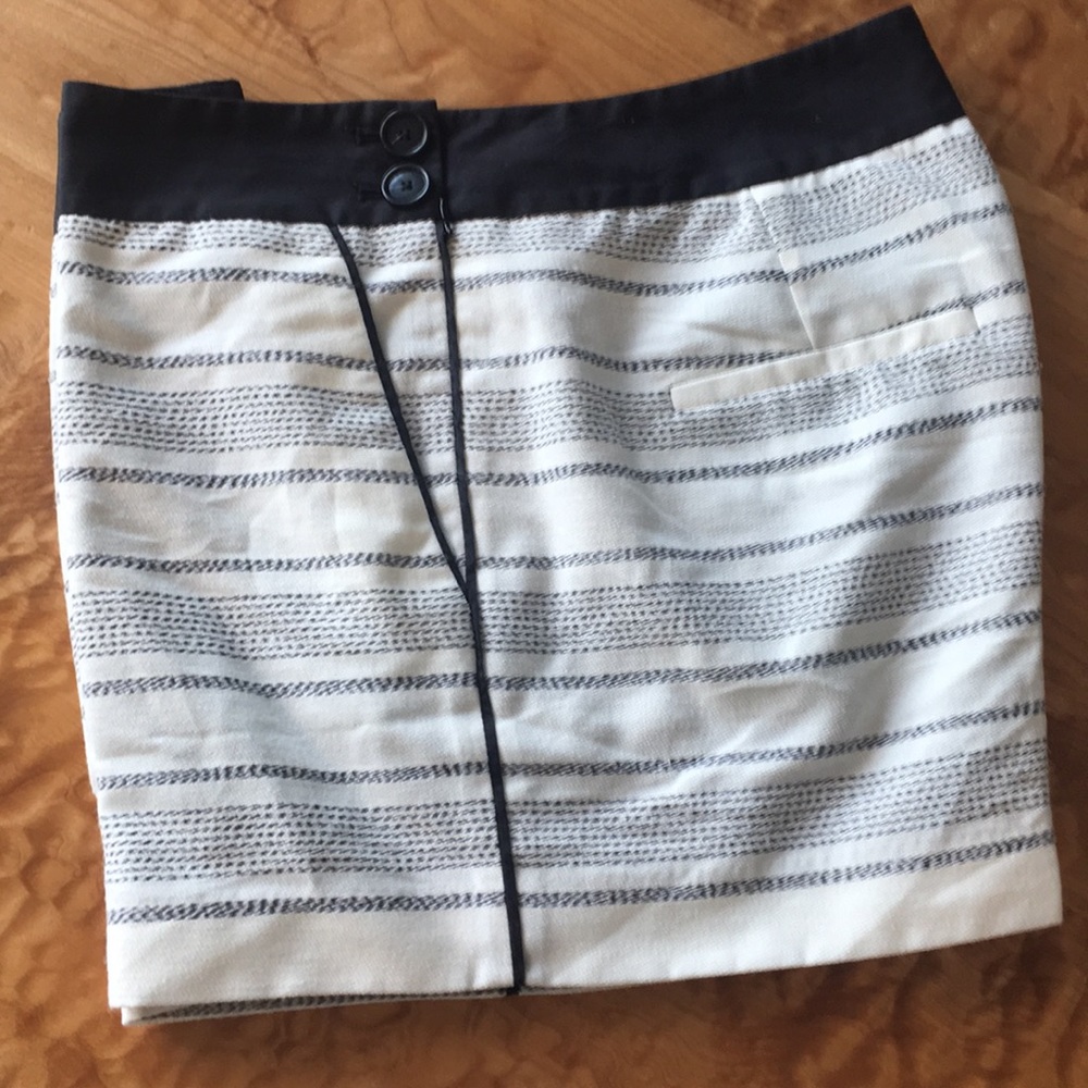 LOFT Dressy 4” shorts size 8